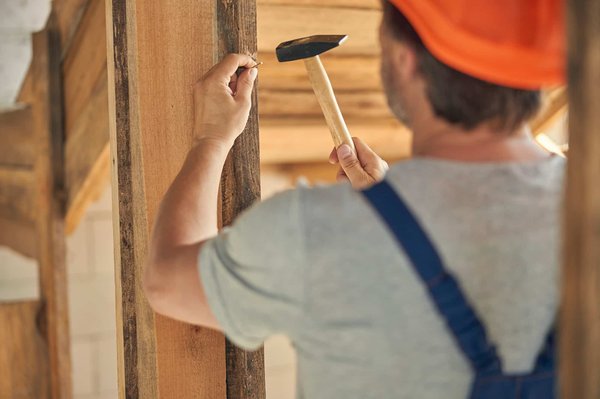 Guide facile pour trouver un charpentier qualifié